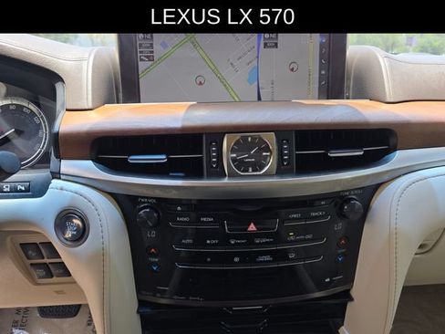 Used 2021 Lexus LX 570 4WD w/ Luxury Package image 27