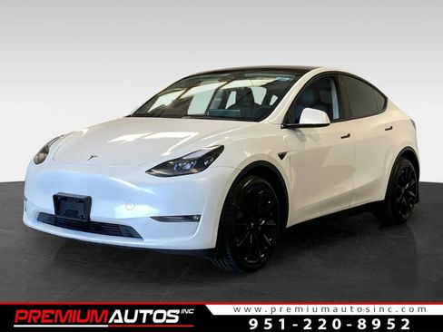 Used 2023 Tesla Model Y Long Range image 1