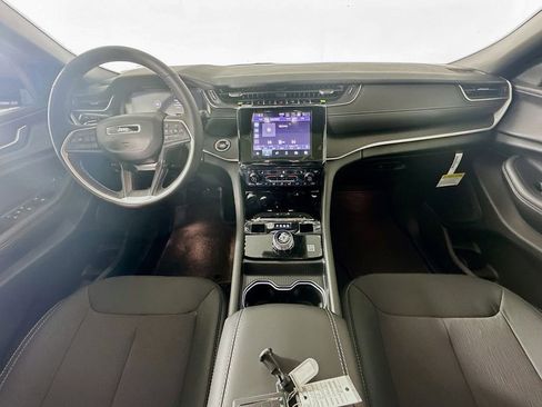 New 2025 Jeep Grand Cherokee Laredo X w/ Luxury Tech Group I image 9