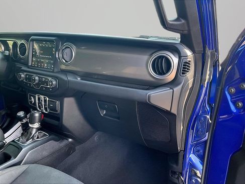 Used 2018 Jeep Wrangler Unlimited Sahara AWD/4WD image 18
