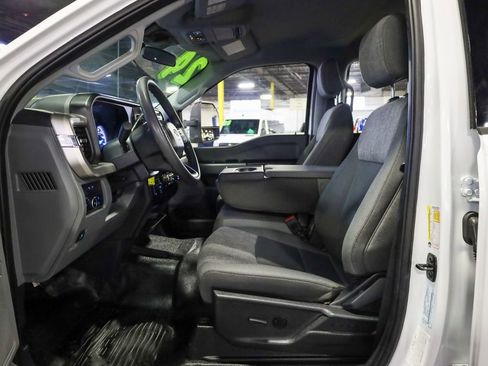 Used 2024 Ford F350 XLT w/ FX4 Off-Road Package image 19