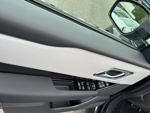 New 2026 Land Rover Range Rover Velar Dynamic SE image 11