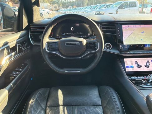 Used 2023 Jeep Grand Wagoneer Series III image 14