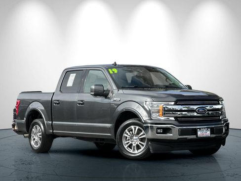 Used 2019 Ford F150 Lariat RWD image 2