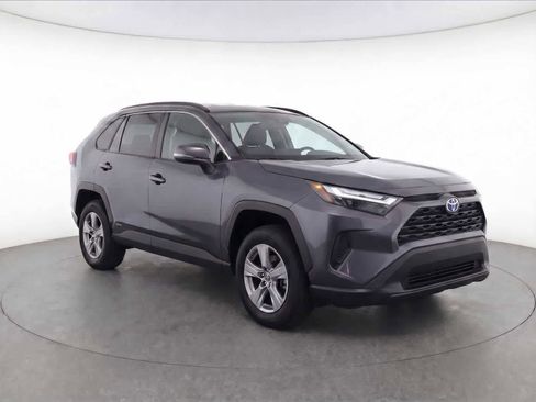 Used 2024 Toyota RAV4 XLE AWD/4WD image 3