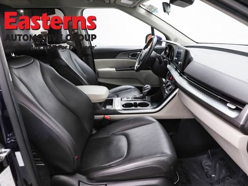 Used 2024 Kia Carnival LX image 24