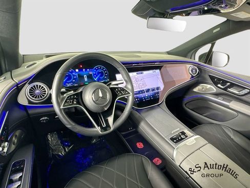 Used 2025 Mercedes-Benz EQS 580 4MATIC SUV w/ Exclusive Trim Package image 30