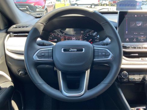 Used 2024 Jeep Compass Latitude AWD/4WD image 16