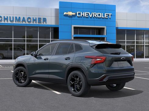 New 2026 Chevrolet Trax LT w/ Midnight Edition FWD image 3