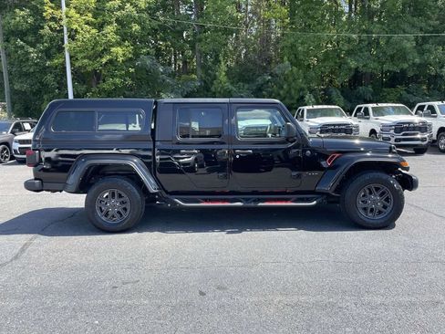Used 2024 Jeep Gladiator Sport AWD/4WD image 9