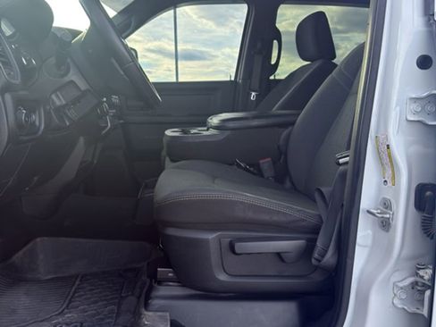 Used 2024 RAM 2500 Tradesman w/ Chrome Appearance Group image 11