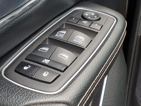 Used 2024 RAM 1500 Laramie image 11