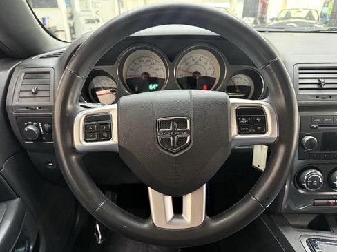 Used 2014 Dodge Challenger SXT RWD image 19