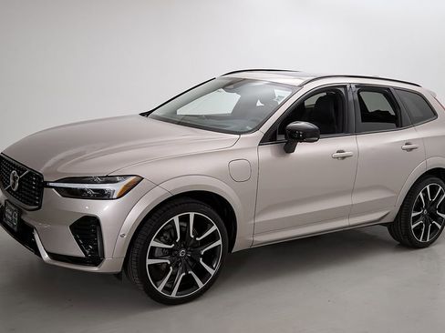 Certified 2023 Volvo XC60 T8 Ultimate w/ Protection Package Premier AWD/4WD image 6