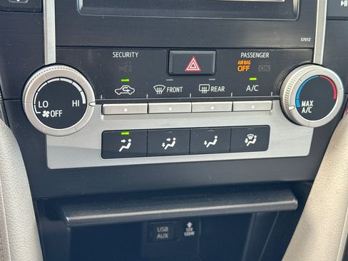 Used 2012 Toyota Camry LE FWD image 24