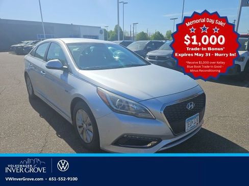 Used 2016 Hyundai Sonata SE FWD image 1
