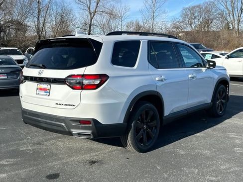 New 2025 Honda Pilot Black Edition image 5