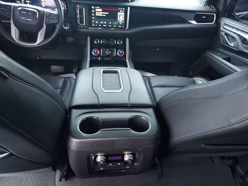 Used 2023 GMC Yukon Denali AWD/4WD image 10