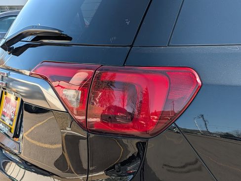 Used 2018 GMC Acadia SLT image 17