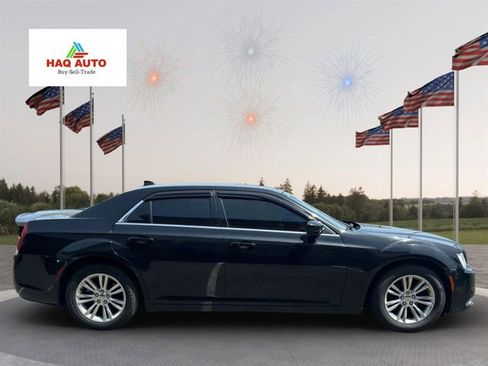 Used 2020 Chrysler 300 Touring w/ Driver Convenience Group image 4