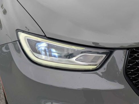 Used 2021 Chrysler Pacifica Touring-L w/ Premium & Safety Sphere Group image 10