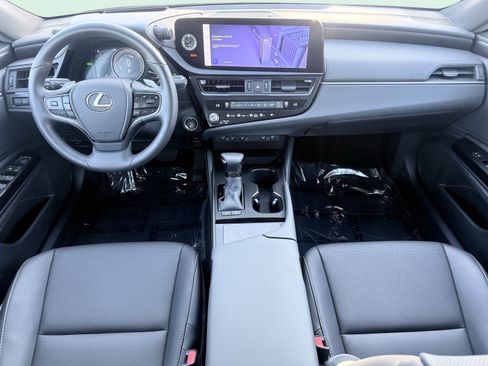 Used 2025 Lexus ES 300h F Sport image 29