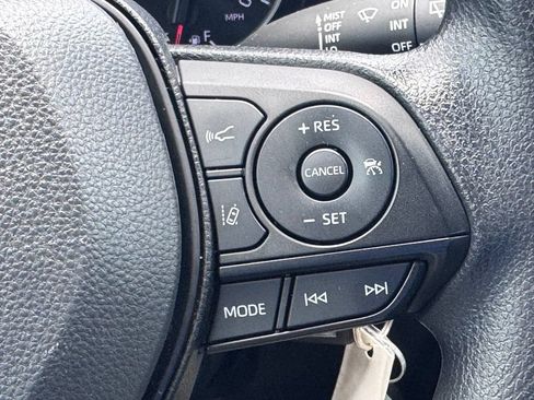 Used 2022 Toyota RAV4 LE AWD/4WD image 9
