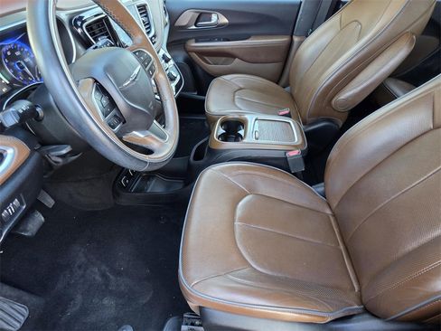 Used 2018 Chrysler Pacifica Limited w/ Tire & Wheel Group image 6