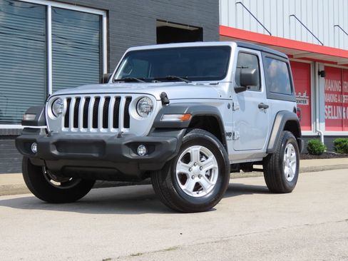 Used 2022 Jeep Wrangler Sport AWD/4WD image 7