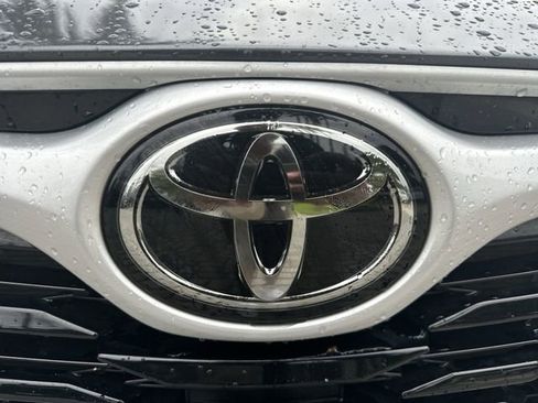 Used 2024 Toyota Highlander XLE FWD image 10