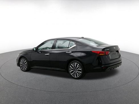Used 2025 Nissan Altima 2.5 SV FWD image 7