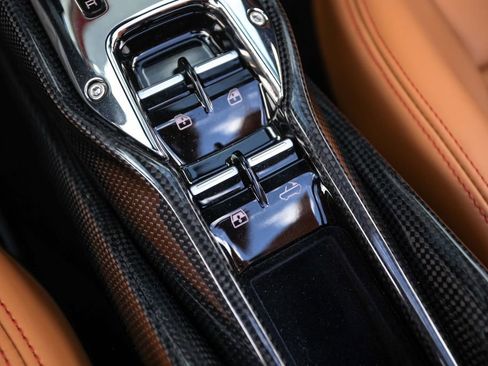 Used 2023 Ferrari SF90 Spider image 39