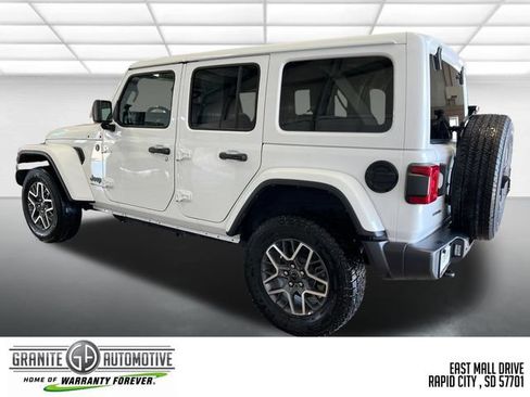 Used 2025 Jeep Wrangler Unlimited Sahara AWD/4WD image 4