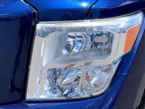 Used 2020 Nissan Titan SV w/ SV Convenience Package RWD image 26