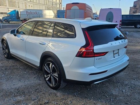 Certified 2024 Volvo V60 B5 Cross Country Plus image 2