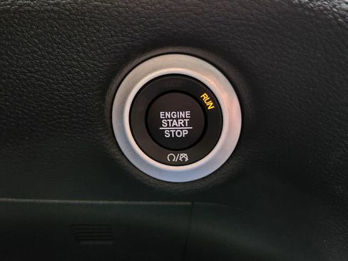 New 2025 Chrysler Pacifica Select w/ Uconnect Theater Family Group image 24