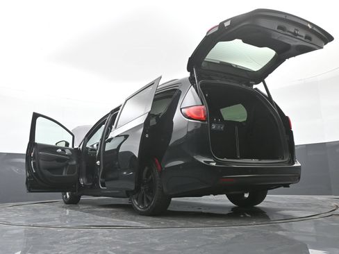 Used 2018 Chrysler Pacifica Touring-L Plus w/ Advanced Safetytec Group FWD image 51