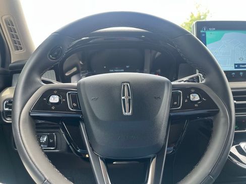 Certified 2025 Lincoln Corsair AWD image 27