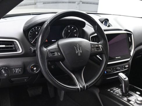 Used 2021 Maserati Ghibli S RWD image 27