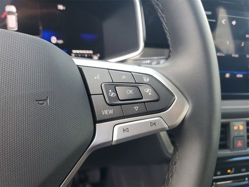 New 2026 Volkswagen Taos SE image 30