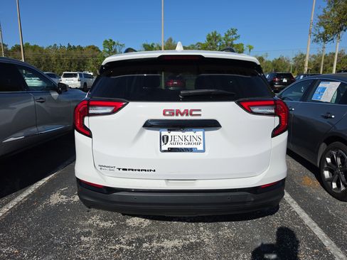 Used 2023 GMC Terrain SLT w/ Elevation Edition image 4