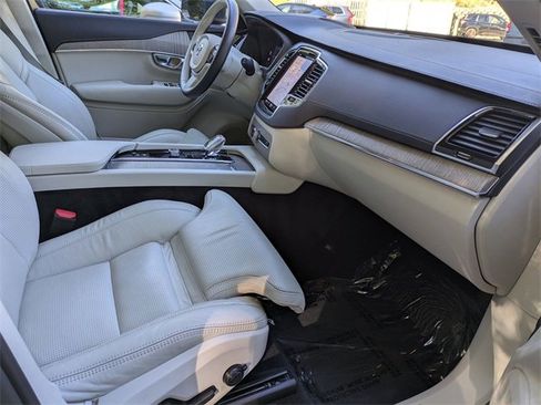 Certified 2023 Volvo XC90 B6 Ultimate image 28