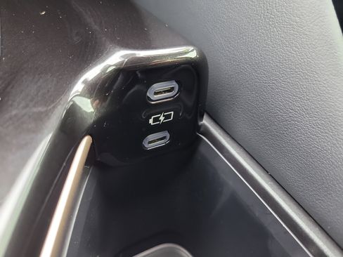 Used 2025 Toyota Crown XLE image 28