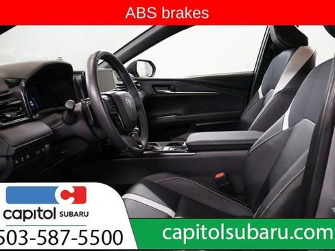 Used 2025 Toyota Camry SE image 13