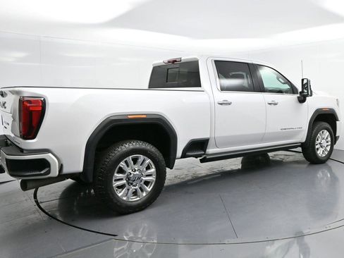 Used 2022 GMC Sierra 3500 Denali w/ Denali Ultimate Package AWD/4WD image 7