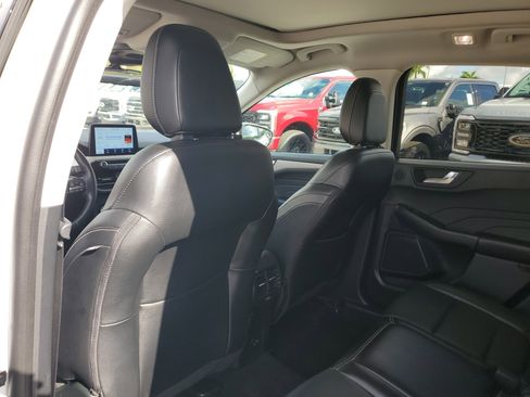 Used 2022 Ford Escape SEL w/ Technology Package image 18