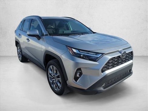 Used 2023 Toyota RAV4 XLE Premium FWD image 4
