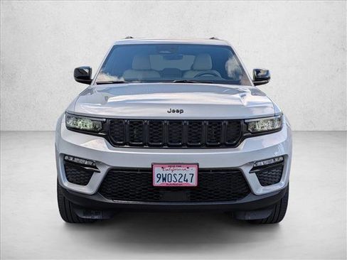 Used 2025 Jeep Grand Cherokee Limited w/ Black Appearance Package AWD/4WD image 2