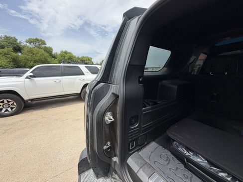 Used 2025 GMC Hummer EV 3X AWD/4WD image 4