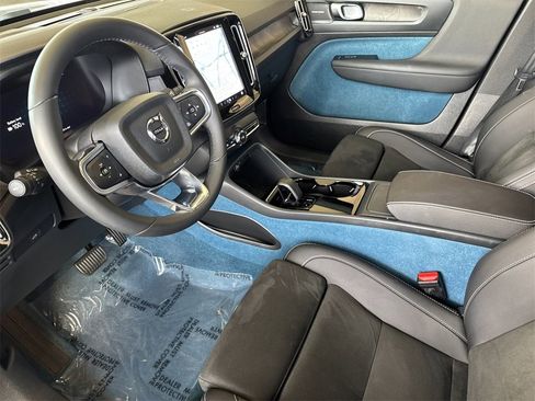 Certified 2023 Volvo C40 P8 Recharge Ultimate image 9